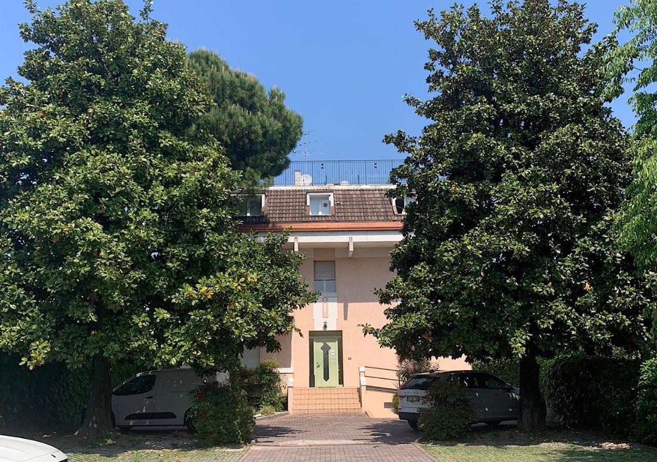 La Magnolia Apartaments IV Tulip Desenzano del Garda Eksteriør billede